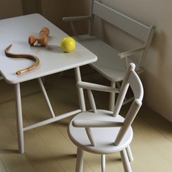 E1545 - Ensemble avec table, 2 chaises et banc