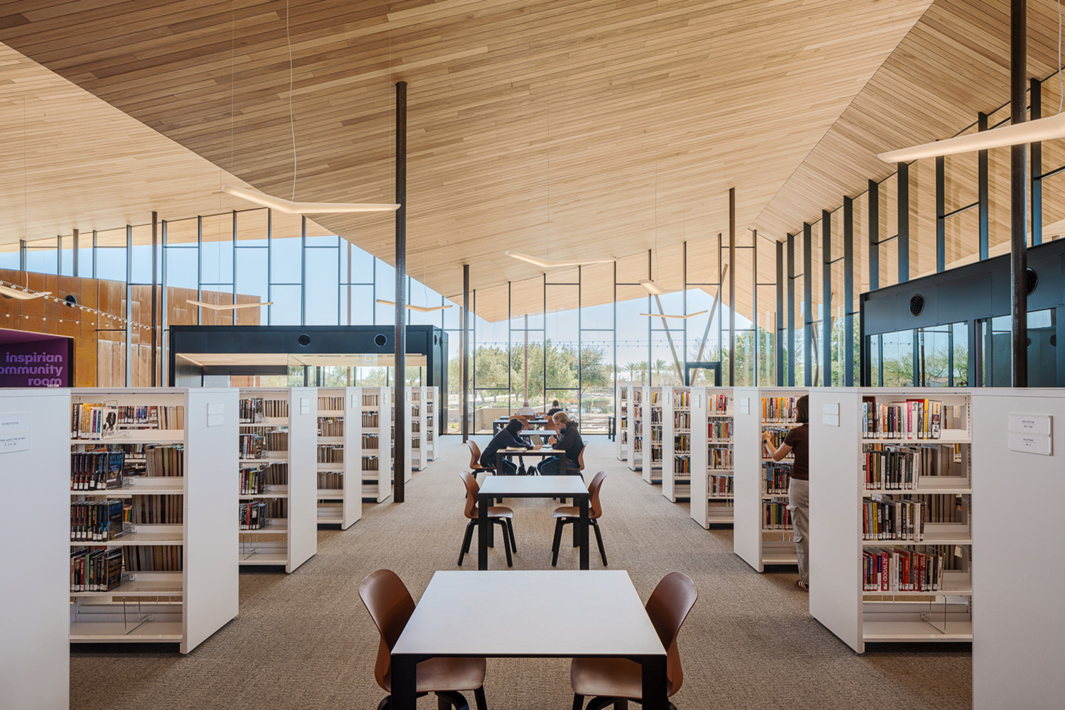 Mesa Gateway Library in Arizona, USA - inside the building (photo: Jason Roehner)